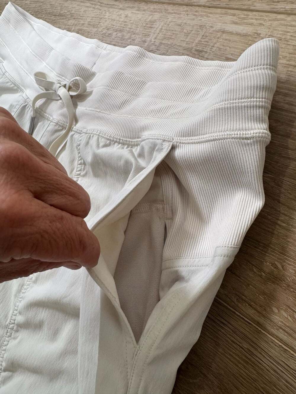 Lululemon White Lined Mid Rise Jogger Pants Women’s Size 12 Athleisure - Picture 6 of 16